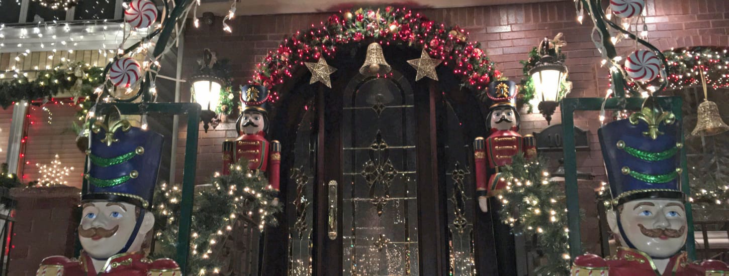 Christmas Lights Walking Tour of Brooklyn | The New York Pass®